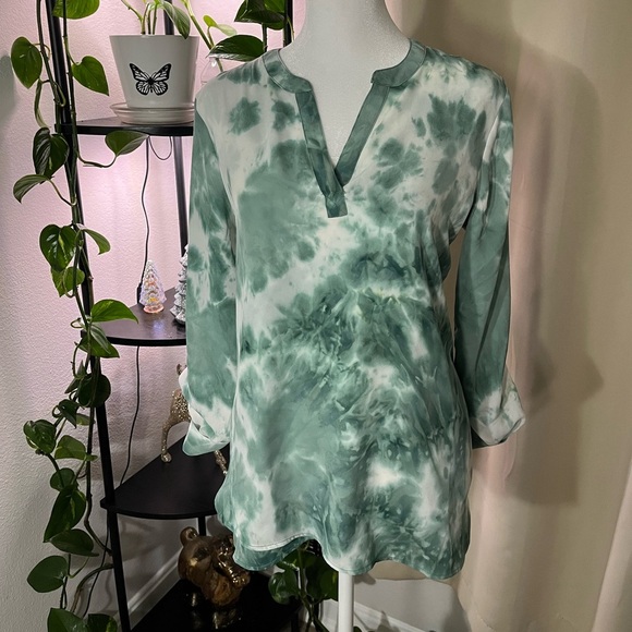 Simply Vera by Vera Wang Women’s Tie Dye Blouse - Picture 2 of 5